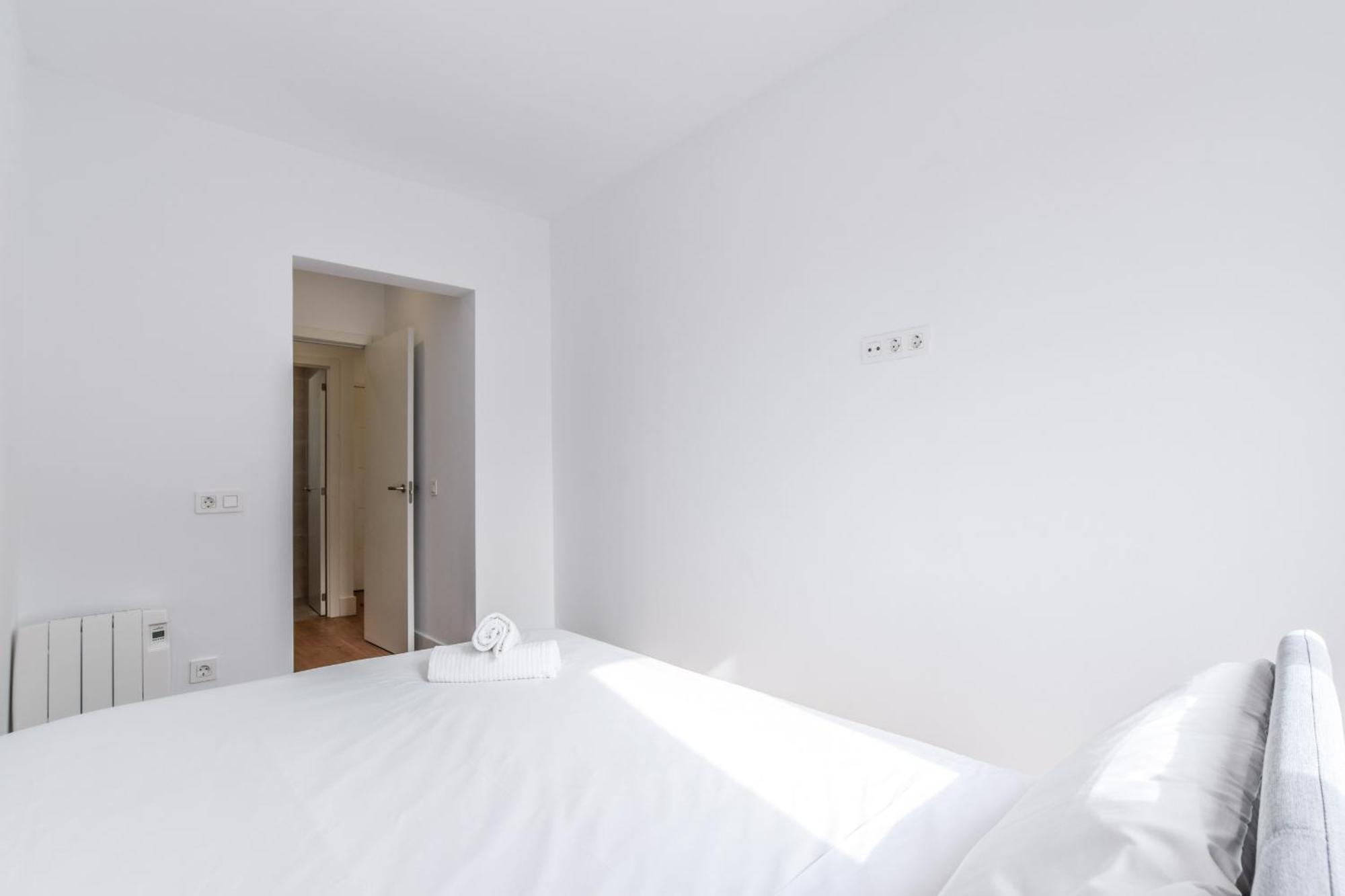 Apartamentos Reformados En Metro Pacifico Alquiler Temporal Madrid Exterior photo