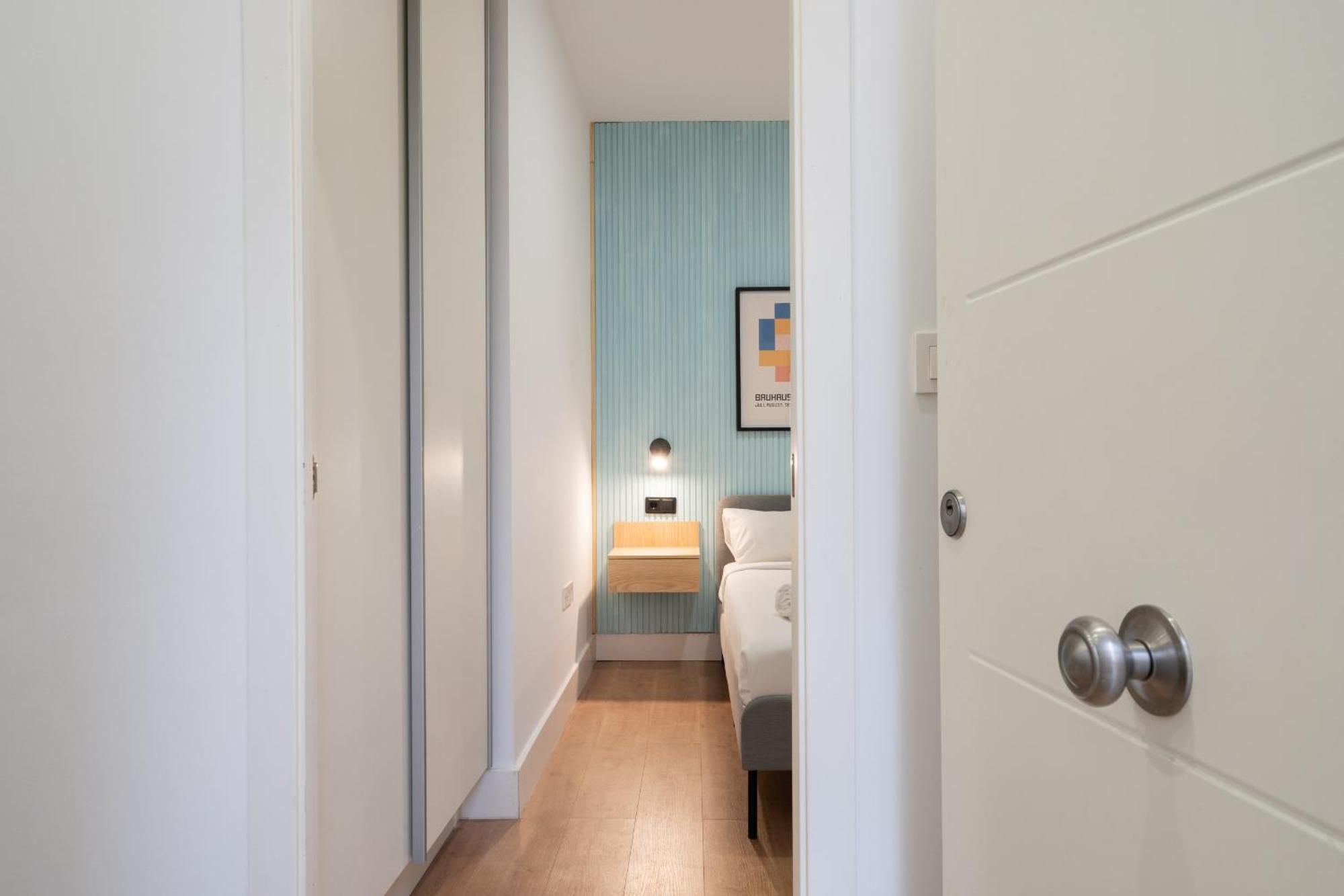 Apartamentos Reformados En Metro Pacifico Alquiler Temporal Madrid Exterior photo